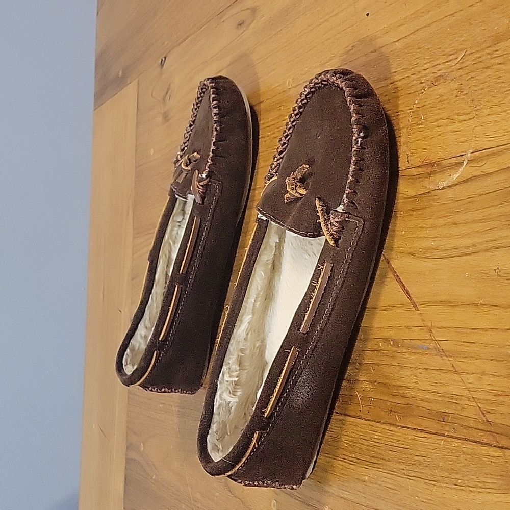 Minnetonka women's 10 leather upper slip-on slipper with hard bottom